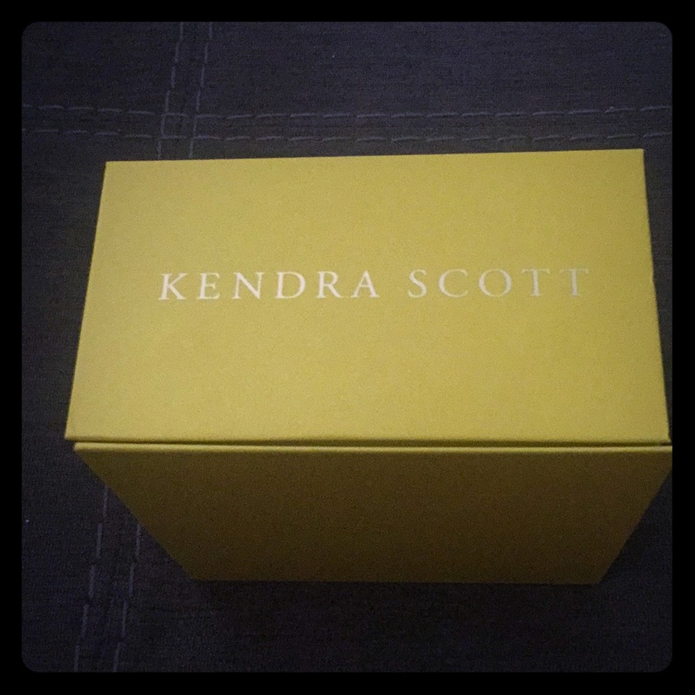 Kendra Scott necklace NWT